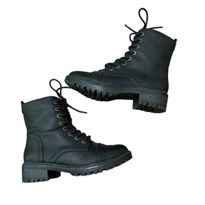 EUC Universal Thread Black‎ high top Boots size 7.